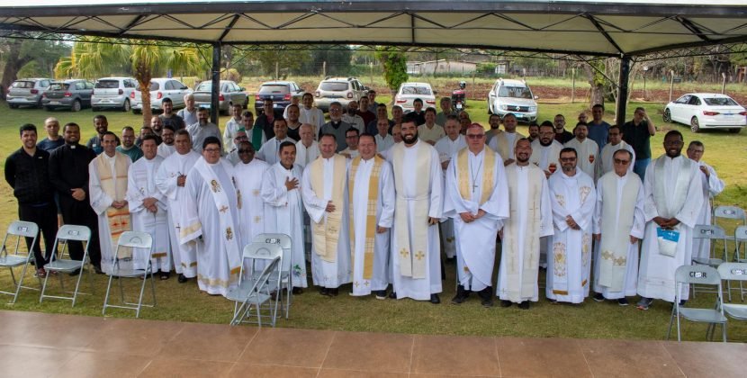 Presbíteros da arquidiocese celebram o Dia do Padre