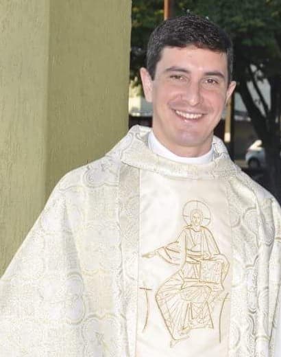 Pe. Rodrigo Favero Celeste