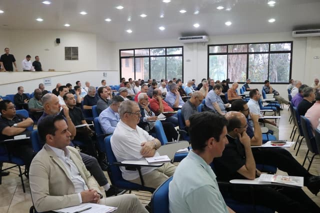 PRIMEIRA REUNIÃO GERAL DO CLERO DE 2026 REÚNE PADRES DA ARQUIDIOCESE