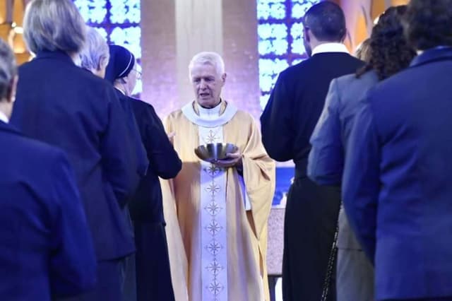 FIÉIS DE LONDRINA PARTICIPAM DAS COMEMORAÇÕES DE 80 ANOS DE DOM ORLANDO EM APARECIDA