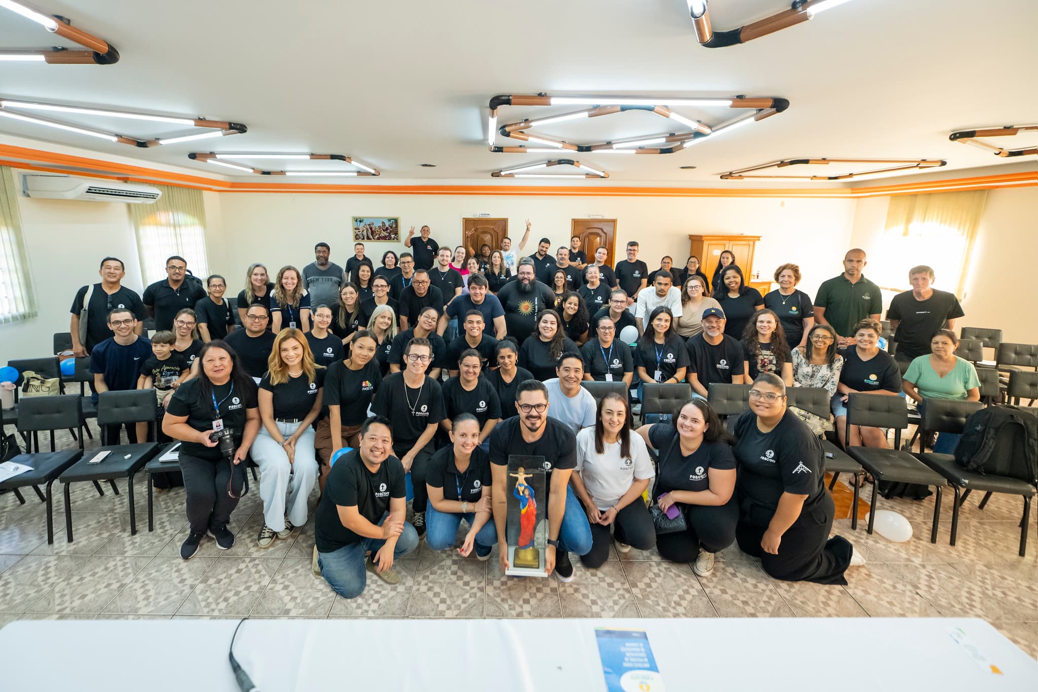 MAIS DE 100 AGENTES DA PASCOM SE REÚNEM PARA REUNIÃO GERAL