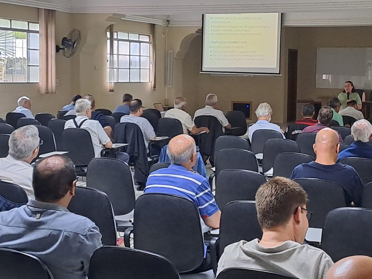 FORMAÇÃO PERMANENTE DO CLERO REFLETE SOBRE O EVANGELHO DE MATEUS