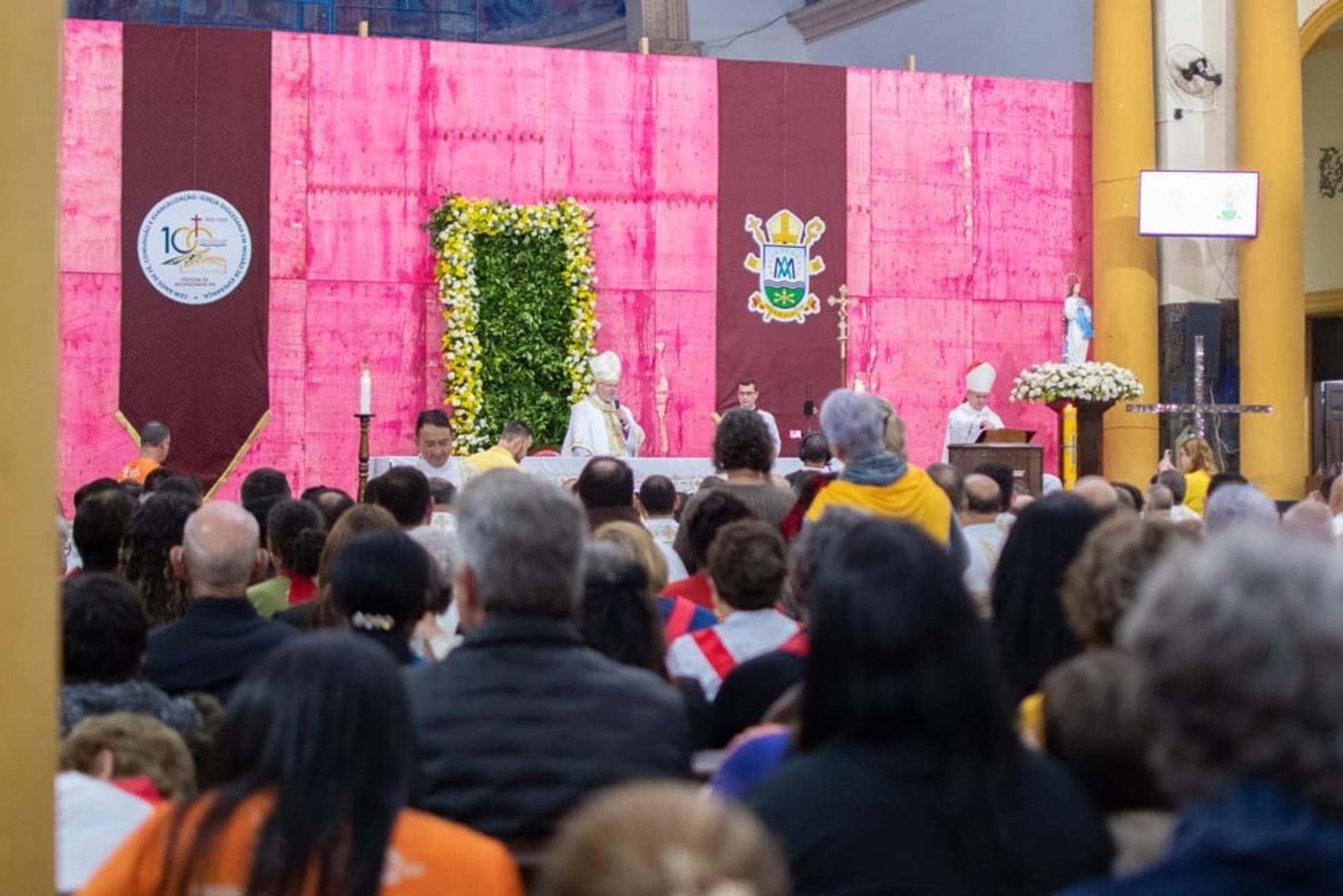 CEM ANOS DE FÉ, COMUNHÃO E EVANGELIZAÇÃO: DIOCESE DE JACAREZINHO ABRE COMEMORAÇÕES DO CENTENÁRIO