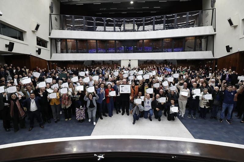 IGREJA CATÓLICA DO PARANÁ RECEBE HOMENAGEM DA ASSEMBLEIA LESGISLATIVA DO ESTADO