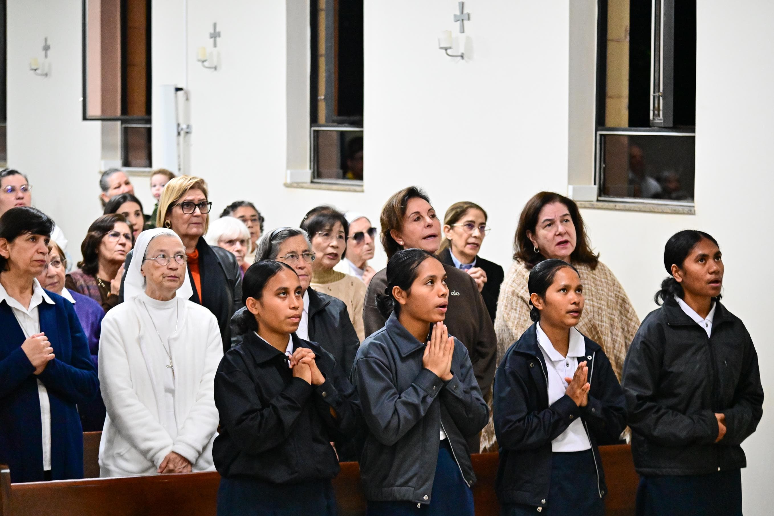RELIGIOSAS E FIÉIS FAZEM VIGILIA DE ORAÇÃO PELA BEATIFICAÇÃO DE MADRE LEÔNIA