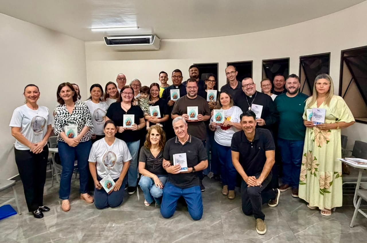 ARQUIDIOCESE DE LONDRINA REÚNE NOVAS COMUNIDADES PARA FORTALECER A COMUNHÃO E A DIOCESANEIDADE