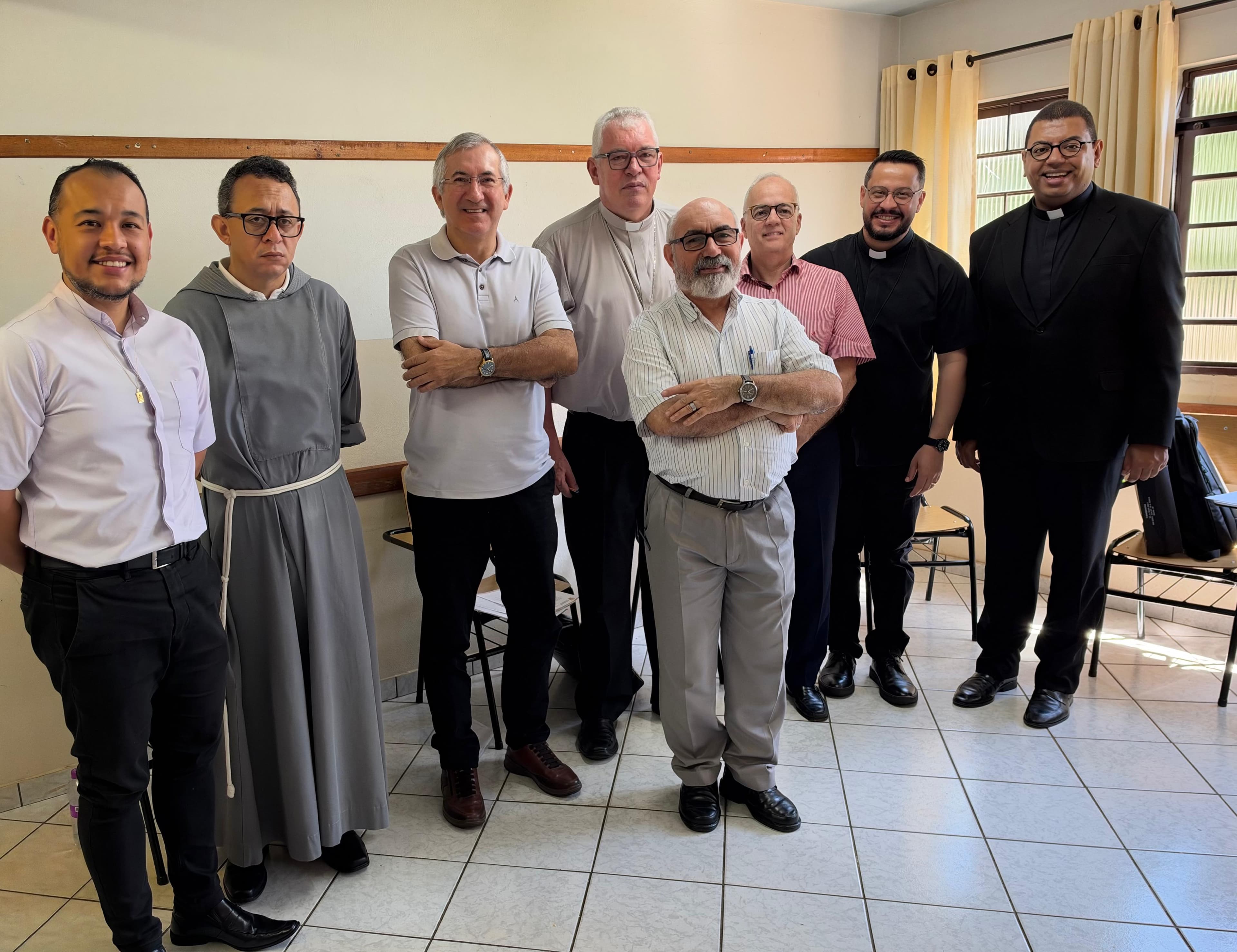 PRESBÍTEROS DO DECANATO OESTE SE REÚNEM PARA REFLETIR SOBRE OS COMPROMISSOS SINODAIS