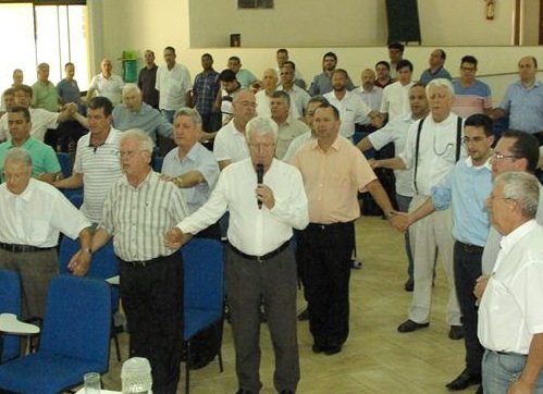 Dom Luizinho orienta retiro espiritual  para Presbíteros em Londrina