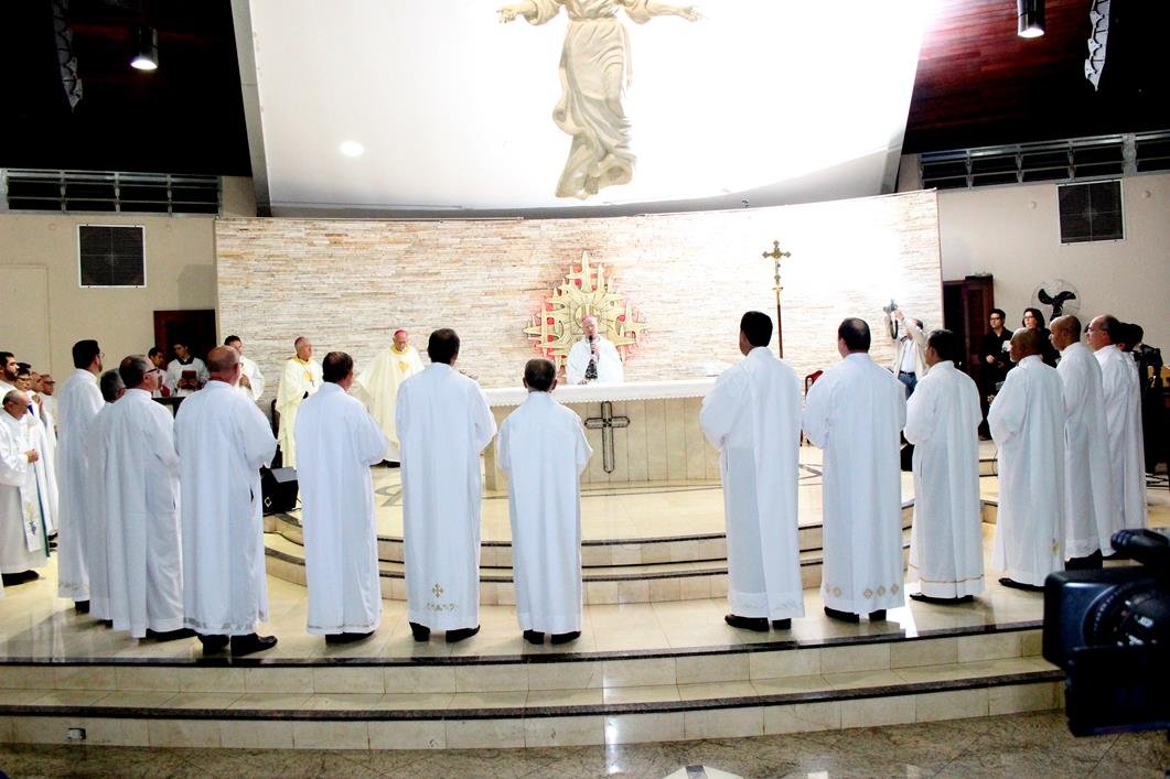Aspirantes ao diaconato permanente recebem a admissão às Ordens Sacras