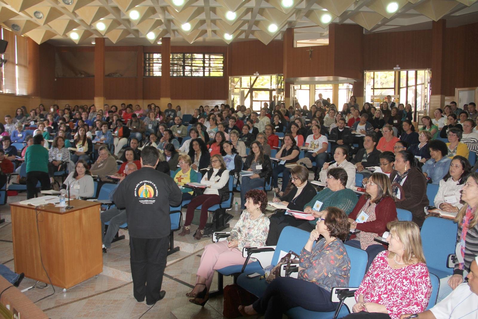 Dia de formação com 254 coordenadores paroquiais de catequese da Província de Londrina