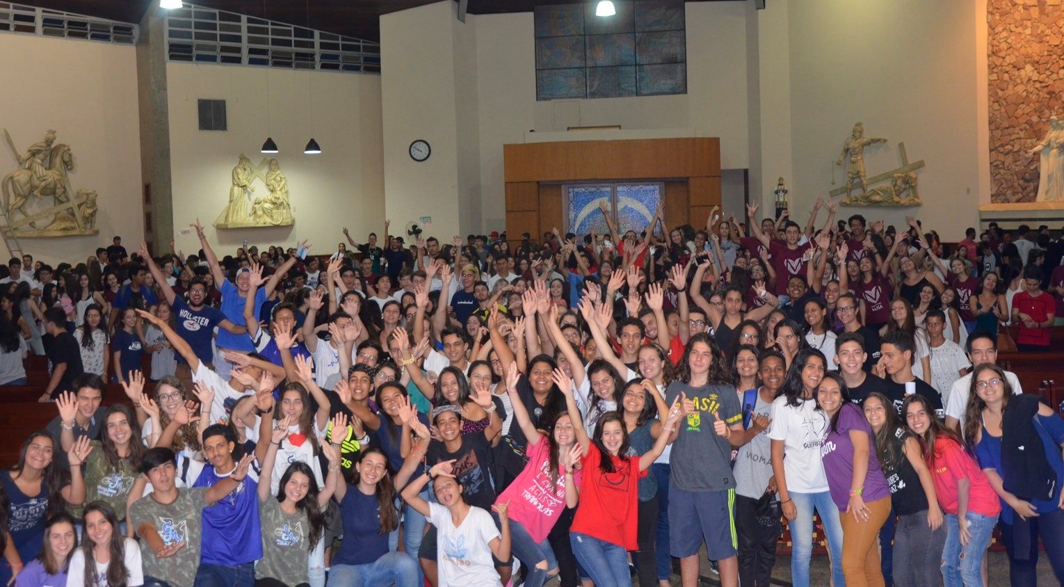 Terço Jovem reúne juventude de grupos e paróquias de Londrina