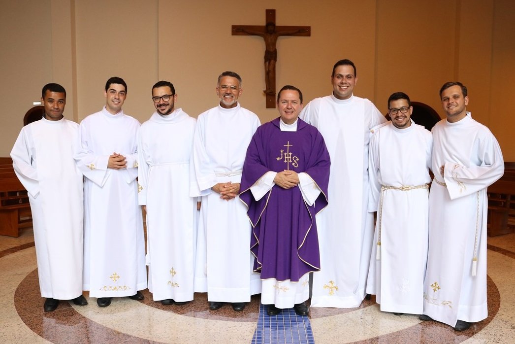 Seminaristas recebem ministérios