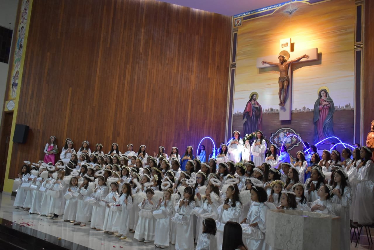 Paróquia São José celebra mês de maio com coroação de Nossa Senhora