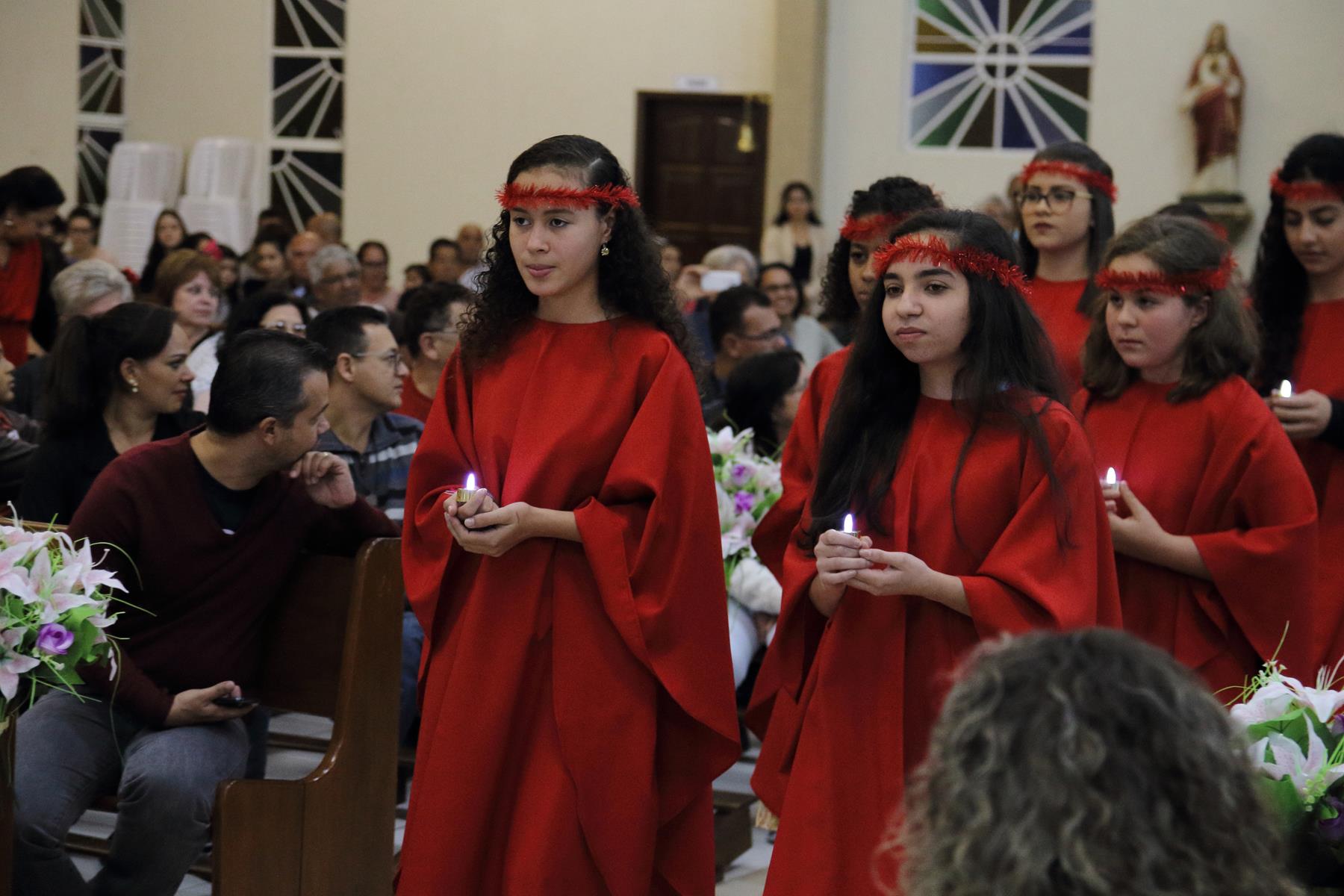 Paróquia Nossa Senhora dos Migrantes coroa padroeira Arquidiocese de Londrina