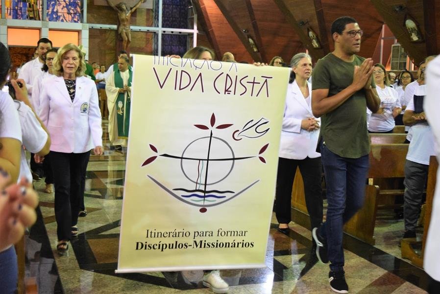 Arquidiocese lança subsídio da catequese