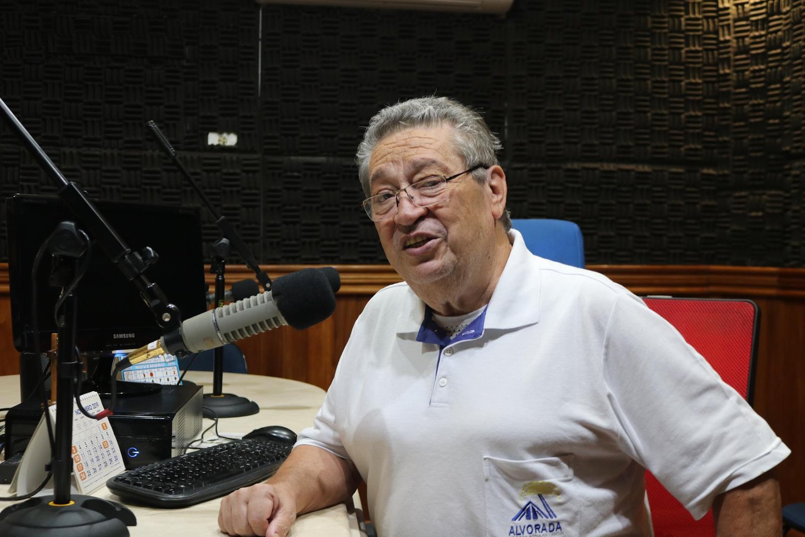 O rádio como vocação: Godoy, locutor da Alvorada, comemora 50 anos de rádio