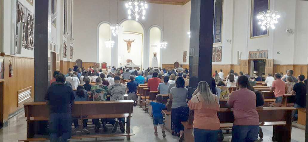 Primeiro dia devocional a Nossa Senhora Aparecida atrai fiéis ao Santuário de Londrina