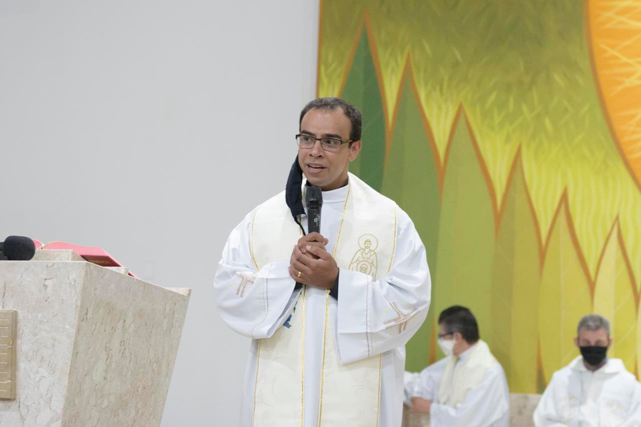 Padre Diego Ferreira Moreno é o novo Pároco da Paróquia Cristo Rei de Cambé   