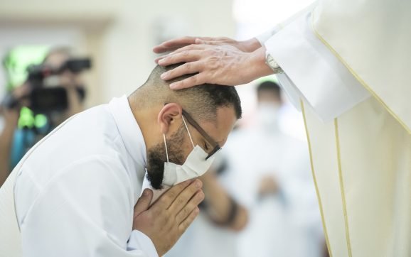 No dia de São José, arquidiocese ganha novo sacerdote