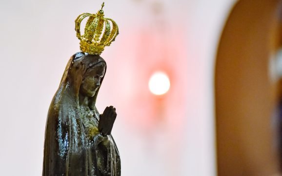 Paróquia Santa Rita recebe visita da imagem peregrina de Nossa Senhora de Fátima que verte Mel