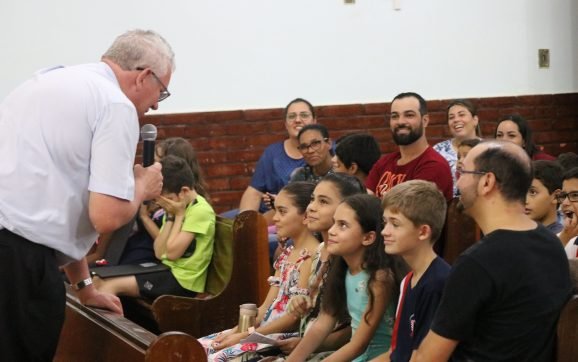 Missa e terço com as crianças abrem visita pastoral em São Martinho