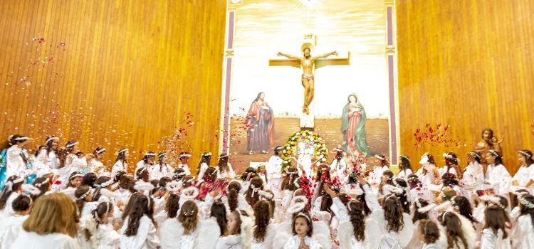 Paróquia São José de Jaguapitã faz coroação de Nossa Senhora