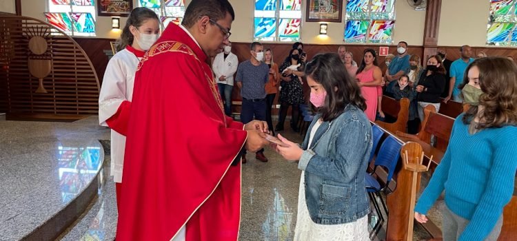 Paróquia São José Operário faz rito de entrega do Pai Nosso