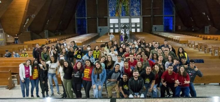 Juventude da arquidiocese participa do Terco Jovem na Catedral