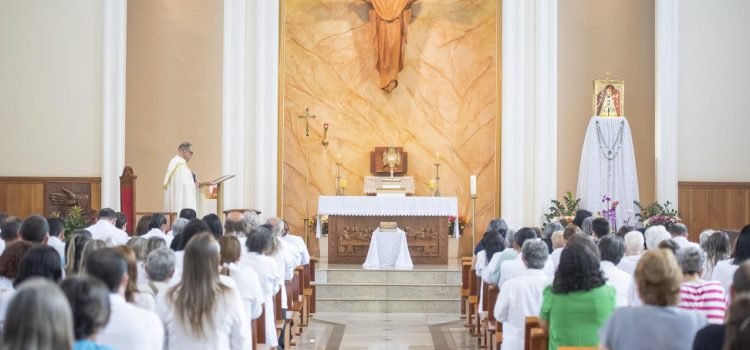 Ministros Extraordinários da Sagrada comunhão peregrinam ao Santuário N. S. Aparecida de Londrina
