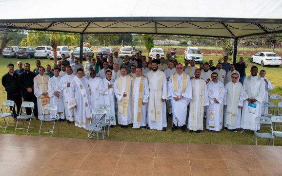 Presbíteros da arquidiocese celebram o Dia do Padre