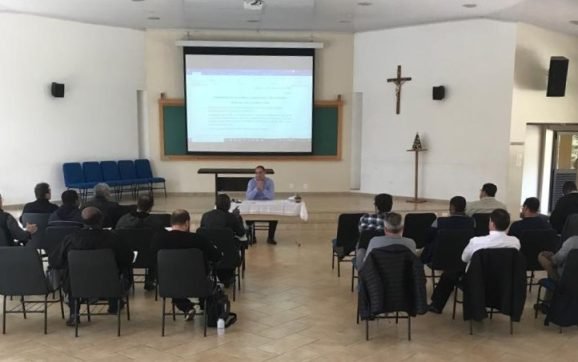 Padres da arquidiocese fazem formação em gestão eclesial