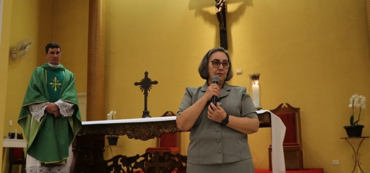 Missa na Paróquia São Francisco Xavier celebra envio da irmã Luiza