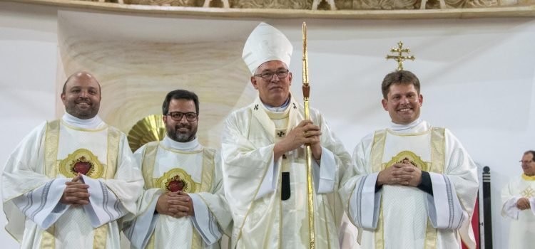 Arquidiocese de Londrina abre Ano Vocacional com ordenação de três diáconos transitórios