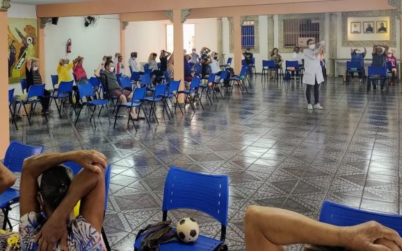 Paróquia cede espaço para atendimento de fisioterapia e cobra o poder público na zona oeste