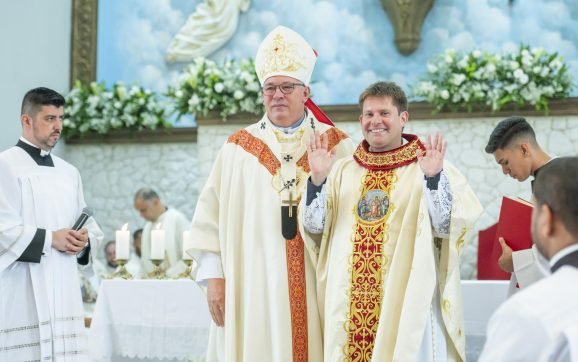 Jefferson Bassetto é ordenado padre da Arquidiocese de Londrina