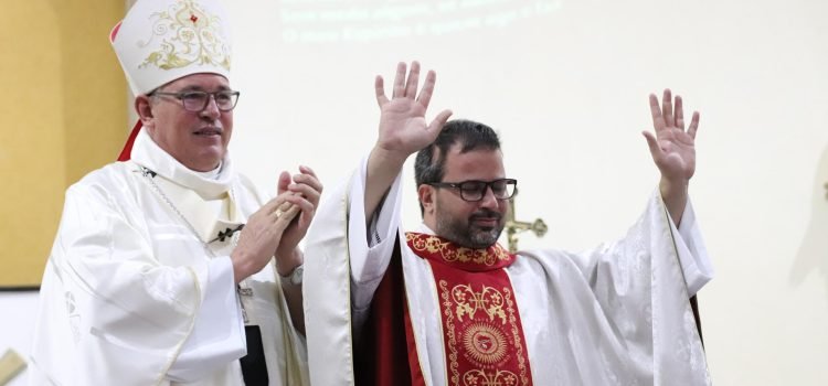 Ricardo Campanuci é ordenado padre para a Igreja de Londrina