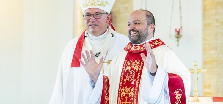 Sidnei Izzo Junior é ordenado padre da Arquidiocese de Londrina