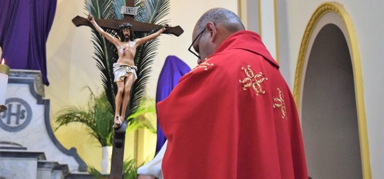 Comunidades abrem Semana Santa com celebração do Domingo de Ramos e da Paixão do Senhor