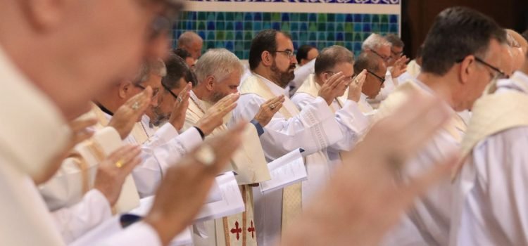 Bispos celebram pela primeira vez no Brasil com nova edição do Missal Romano