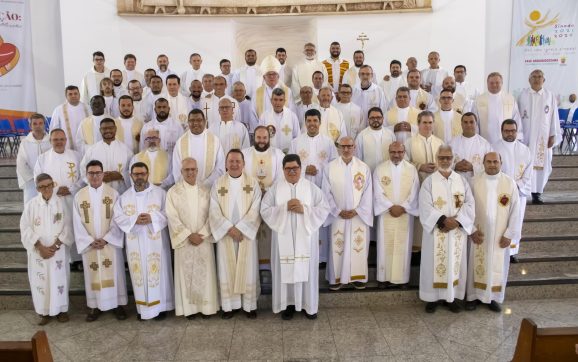 Presbíteros da arquidiocese comemoram o Dia do Padre