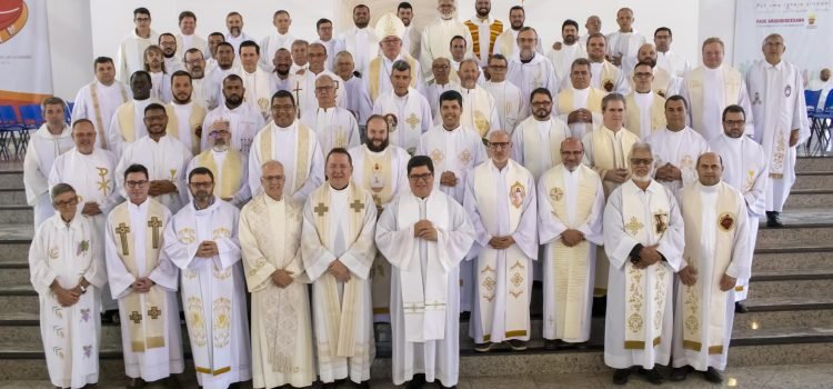 Presbíteros da arquidiocese comemoram o Dia do Padre