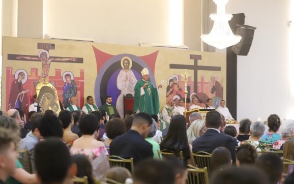 Santa Missa comemora os 40 anos do Caminho Neocatecumental na Arquidiocese de Londrina