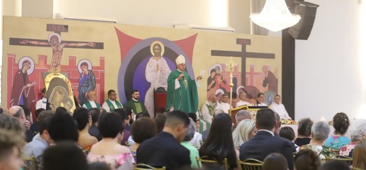 Santa Missa comemora os 40 anos do Caminho Neocatecumental na Arquidiocese de Londrina