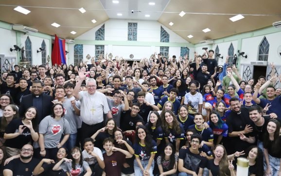 Encontro com os jovens integra visita pastoral de dom Geremias ao Decanato Oeste