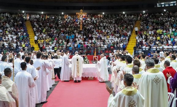 Missa dos Santos Óleos mostra a fé e união da Arquidiocese de Londrina