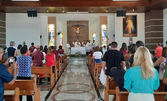 Paróquias da arquidiocese celebram Festa da Divina Misericórdia