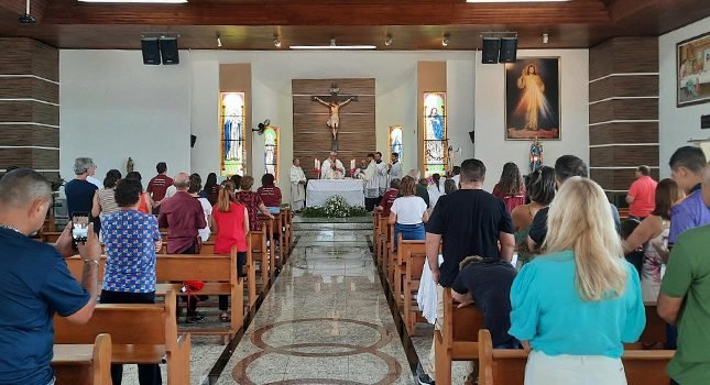 Paróquias da arquidiocese celebram Festa da Divina Misericórdia