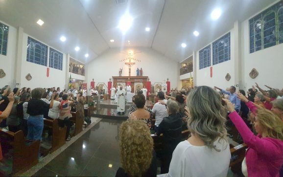 Padre Junior toma posse na Paróquia São Paulo Apóstolo
