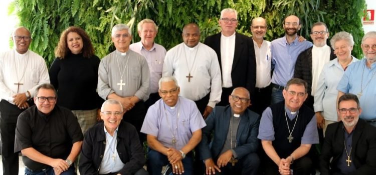 Comissão Sociotransformadora da CNBB promove formação para bispos