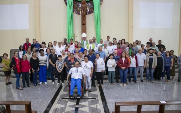 Paróquia Santa Cruz abre a visita pastoral do arcebispo ao Decanato Norte